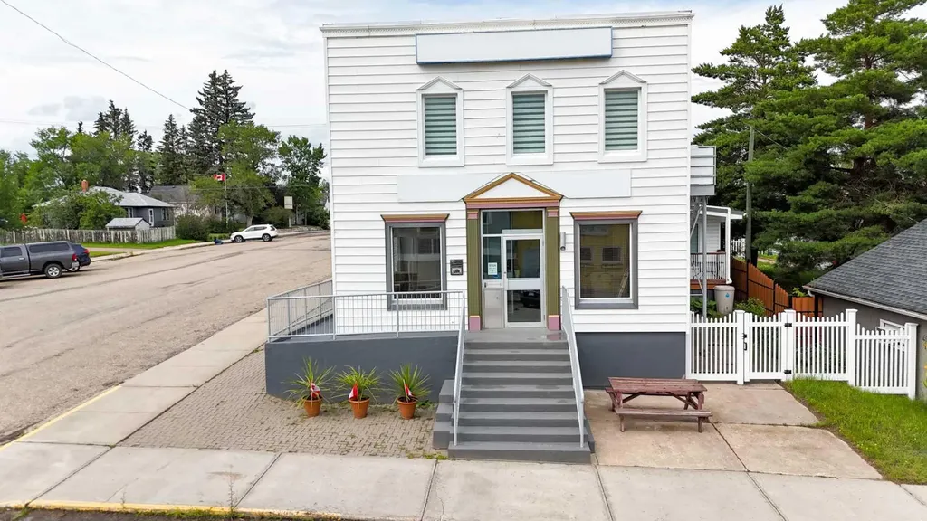 2124 20 Street Delburne AB T0M 0V0
