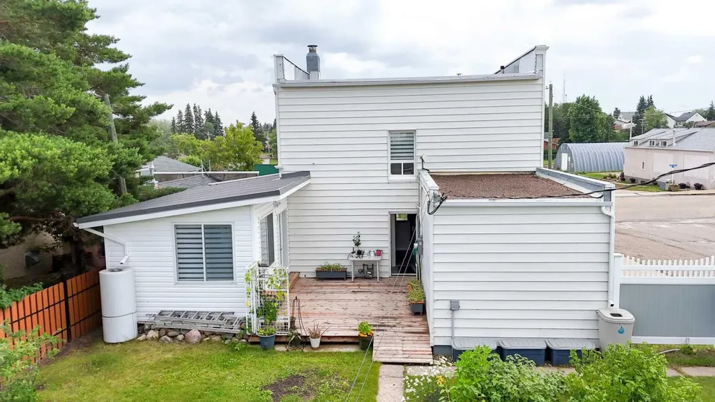 2124 20 Street Delburne AB T0M 0V0