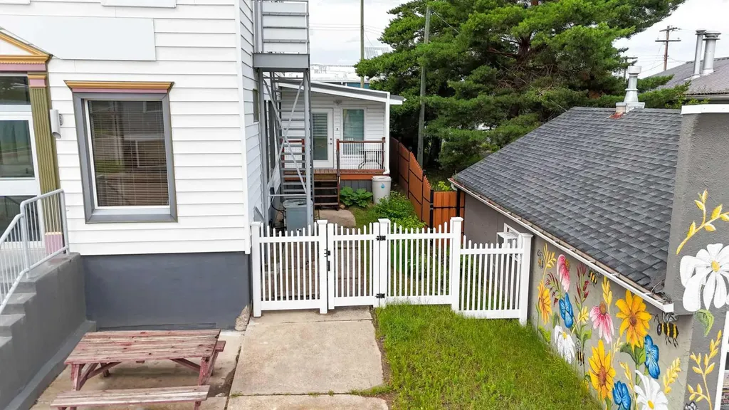 2124 20 Street Delburne AB T0M 0V0