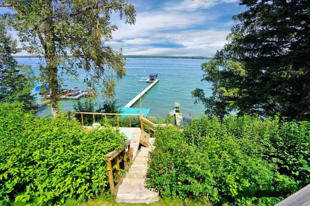 57 Grand Avenue Norglenwold AB T4S 1S5