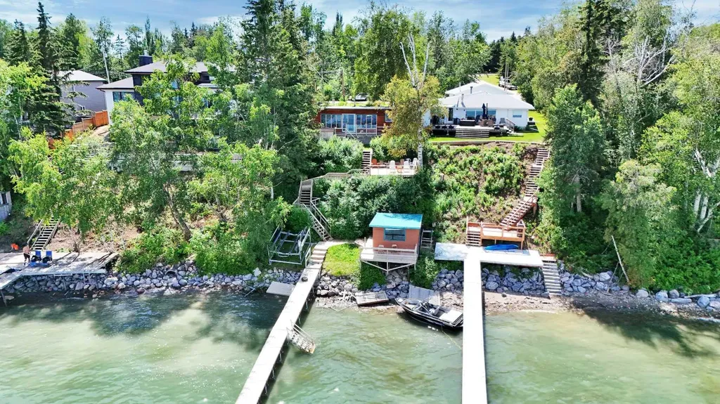 57 Grand Avenue Norglenwold AB T4S 1S5