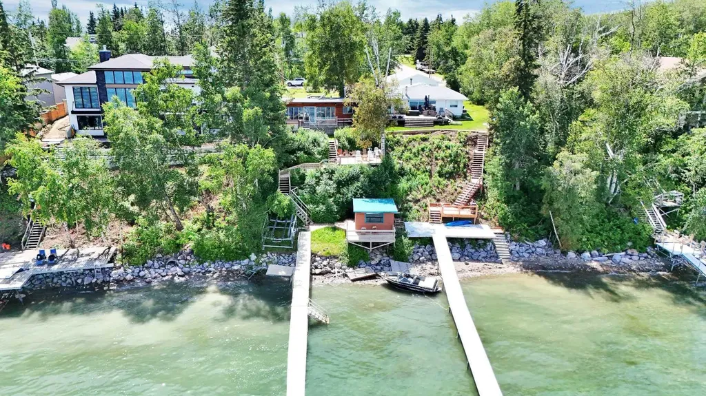 57 Grand Avenue Norglenwold AB T4S 1S5