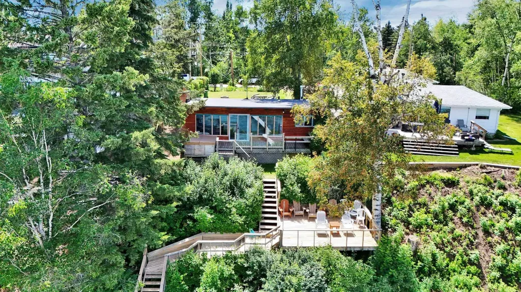 57 Grand Avenue Norglenwold AB T4S 1S5