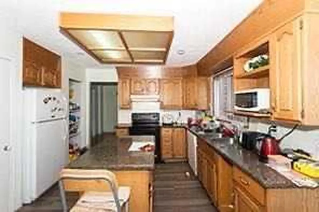 105 Valhalla Crescent NW Calgary AB T3A 1Z7
