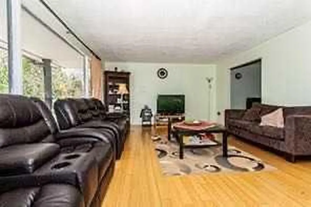 105 Valhalla Crescent NW Calgary AB T3A 1Z7