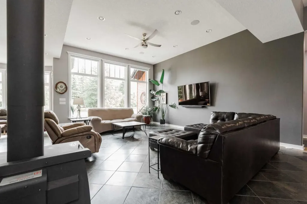 5747 Draper Road Fort Mcmurray AB T9H 0K7