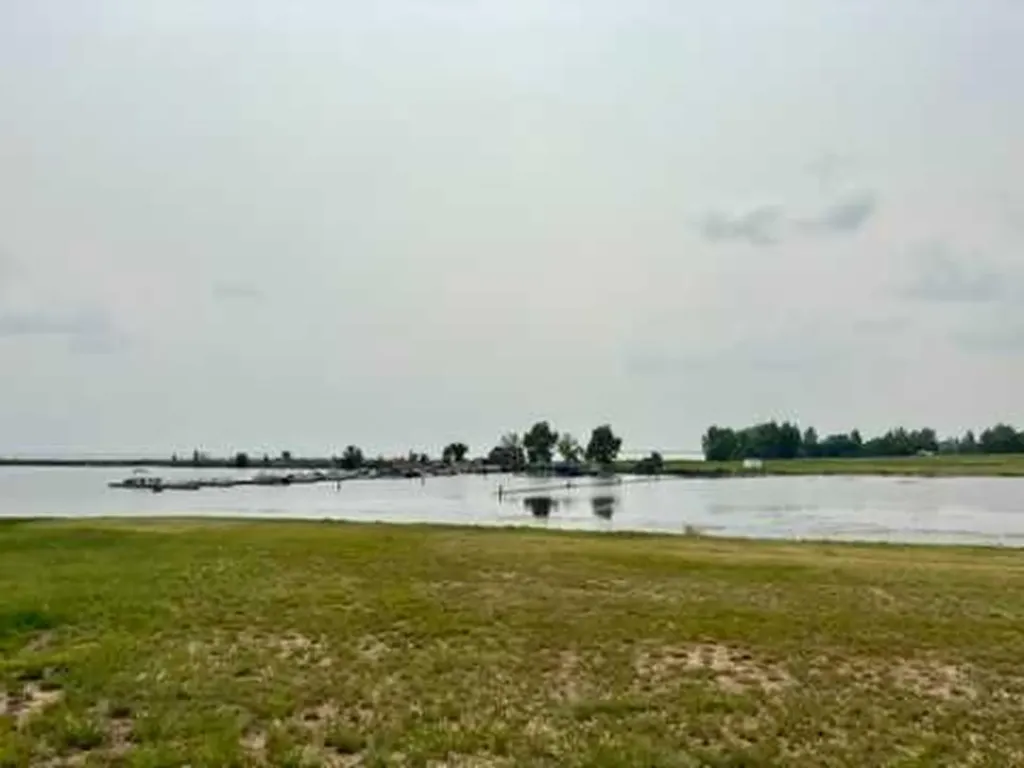 36 Kingfisher Estates Drive Lake Newell Resort AB T1R 0X5