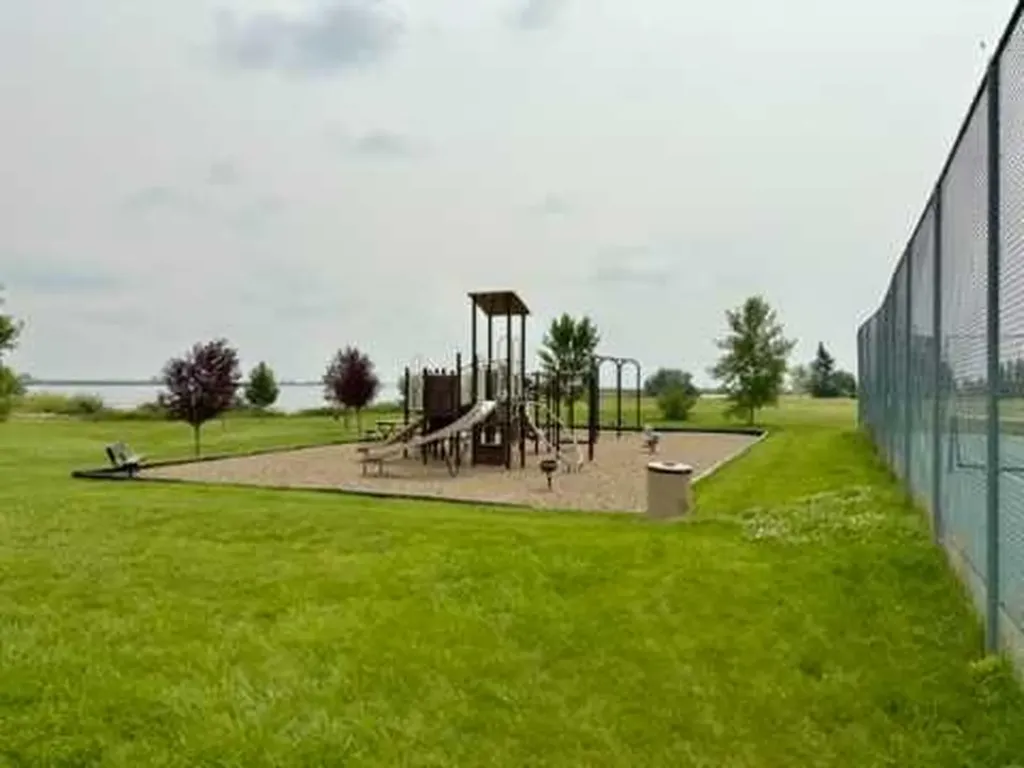 36 Kingfisher Estates Drive Lake Newell Resort AB T1R 0X5