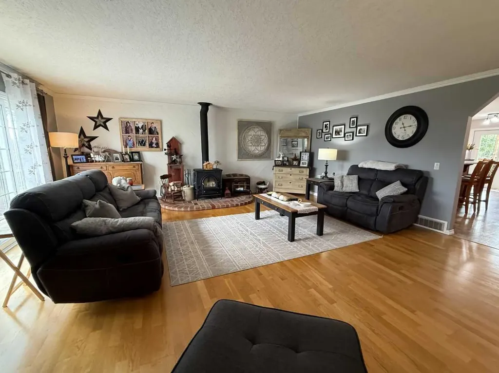 502 Fox Lake Trail Hanna AB T0J 1P0