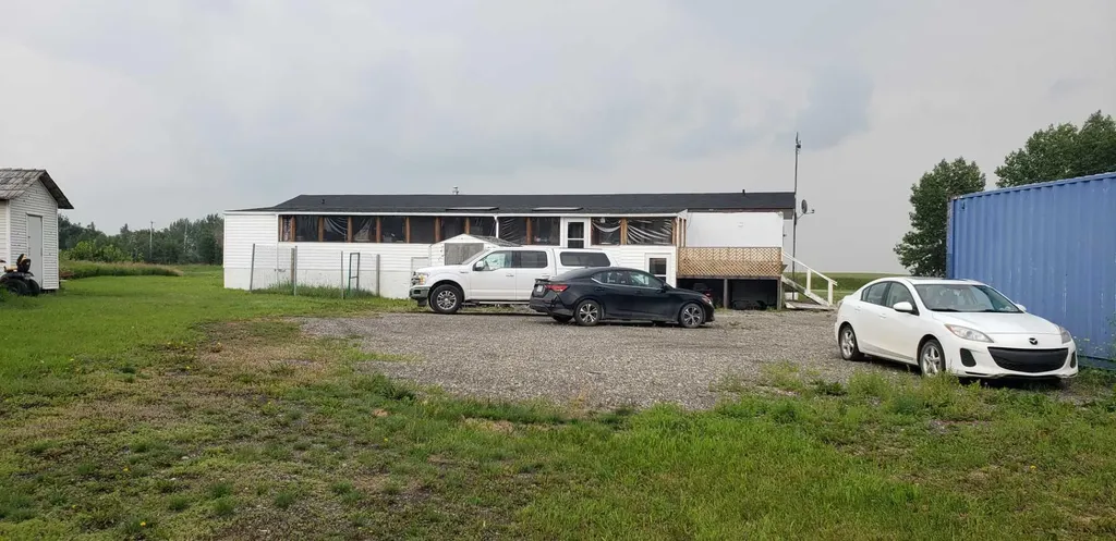 234082 Rge Road 264 Rural Wheatland County AB T1P 0X4