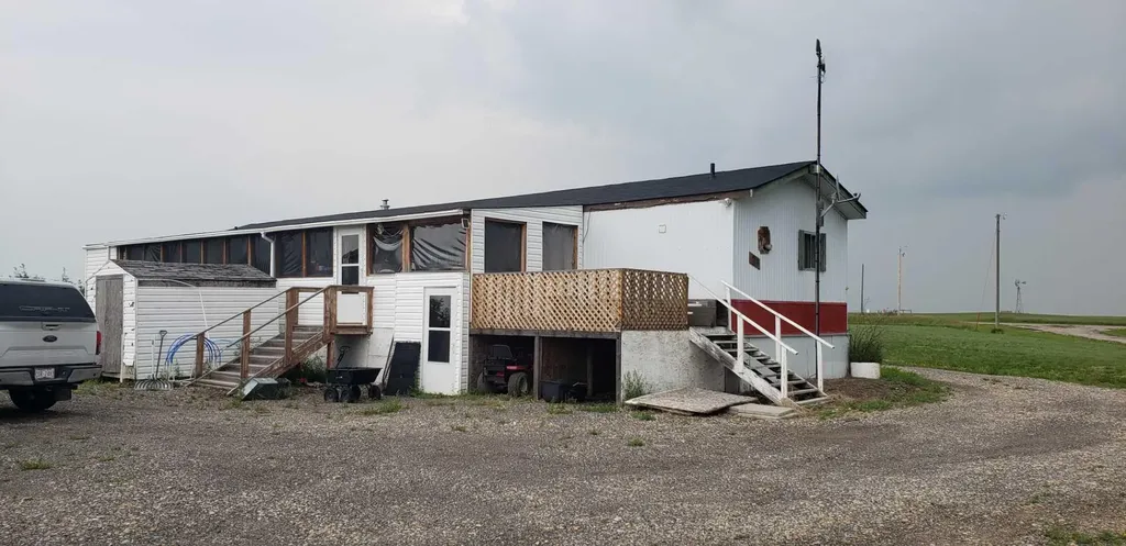 234082 Rge Road 264 Rural Wheatland County AB T1P 0X4