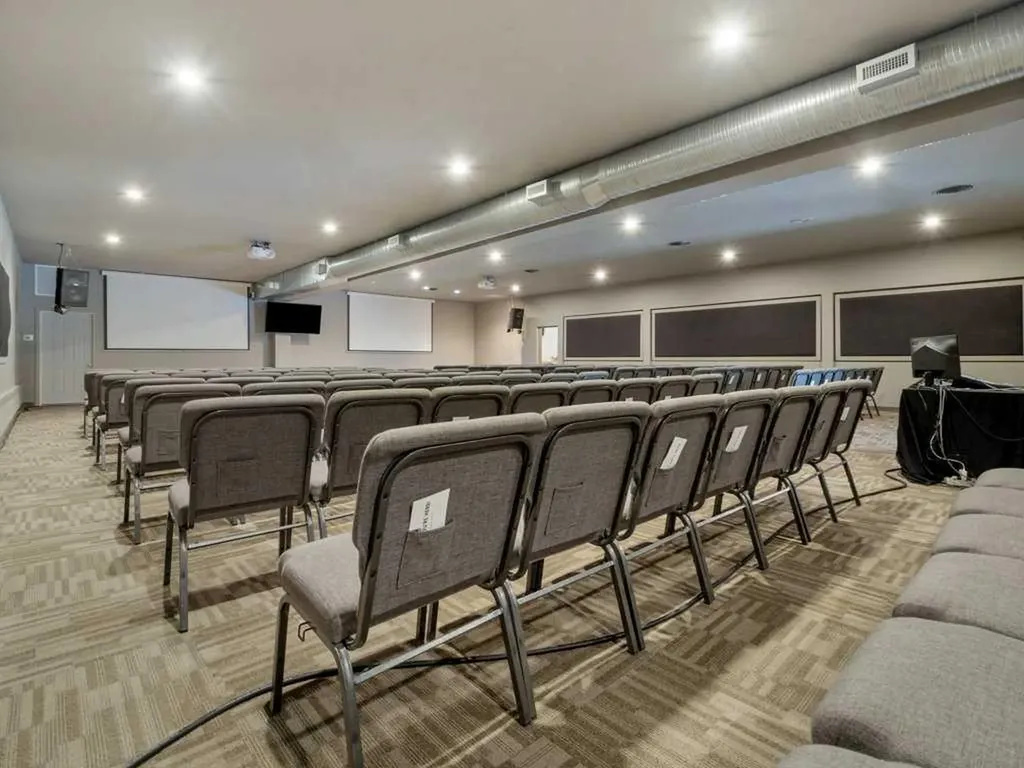 327 10 Street S Lethbridge AB T1J 2M7