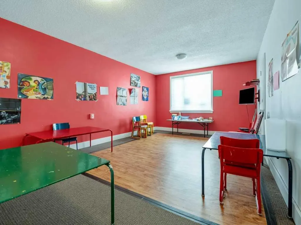 327 10 Street S Lethbridge AB T1J 2M7