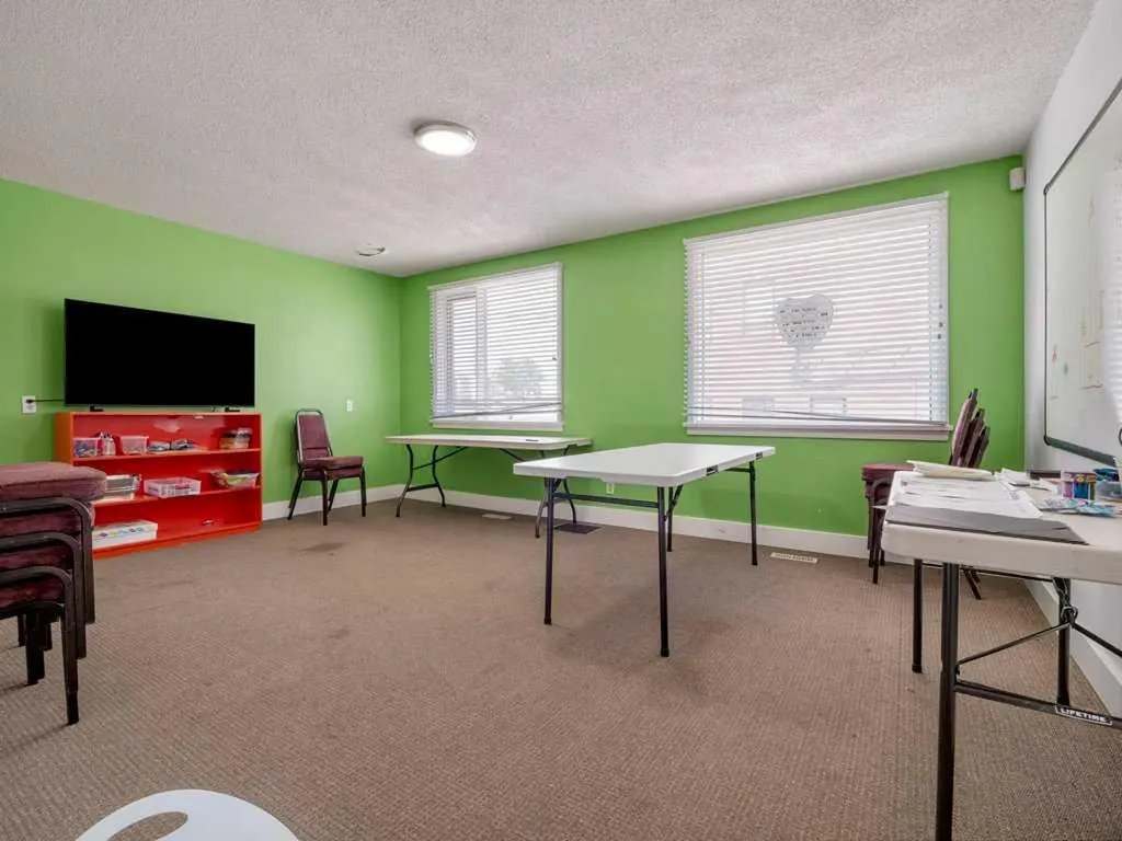327 10 Street S Lethbridge AB T1J 2M7