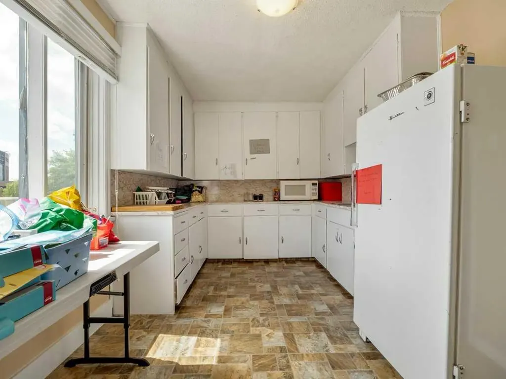 327 10 Street S Lethbridge AB T1J 2M7