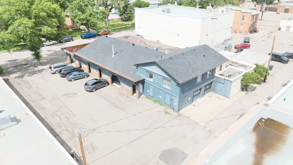 327 10 Street S Lethbridge AB T1J 2M7