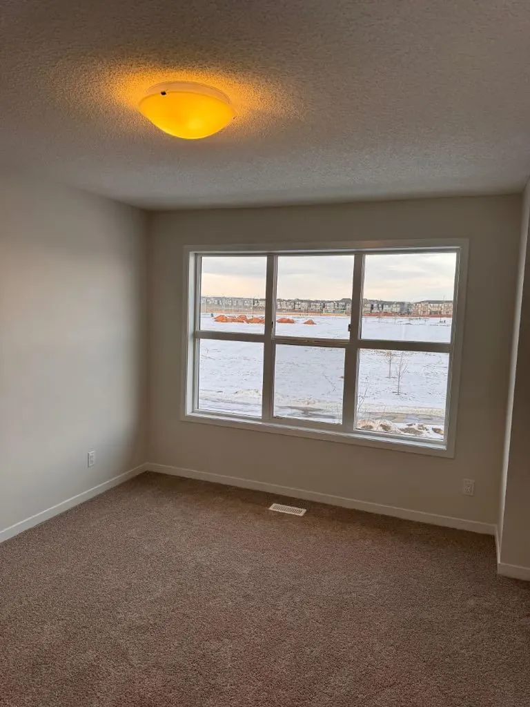 17 Setonvista Gate SE Calgary AB T3M4A3