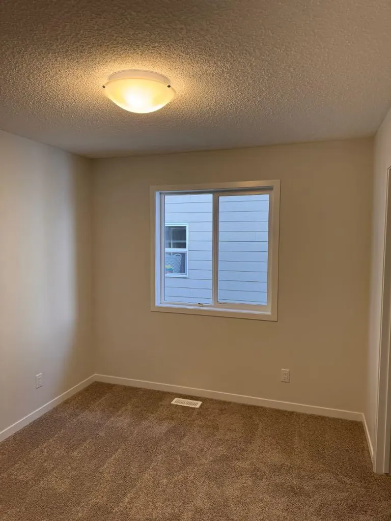 17 Setonvista Gate SE Calgary AB T3M4A3