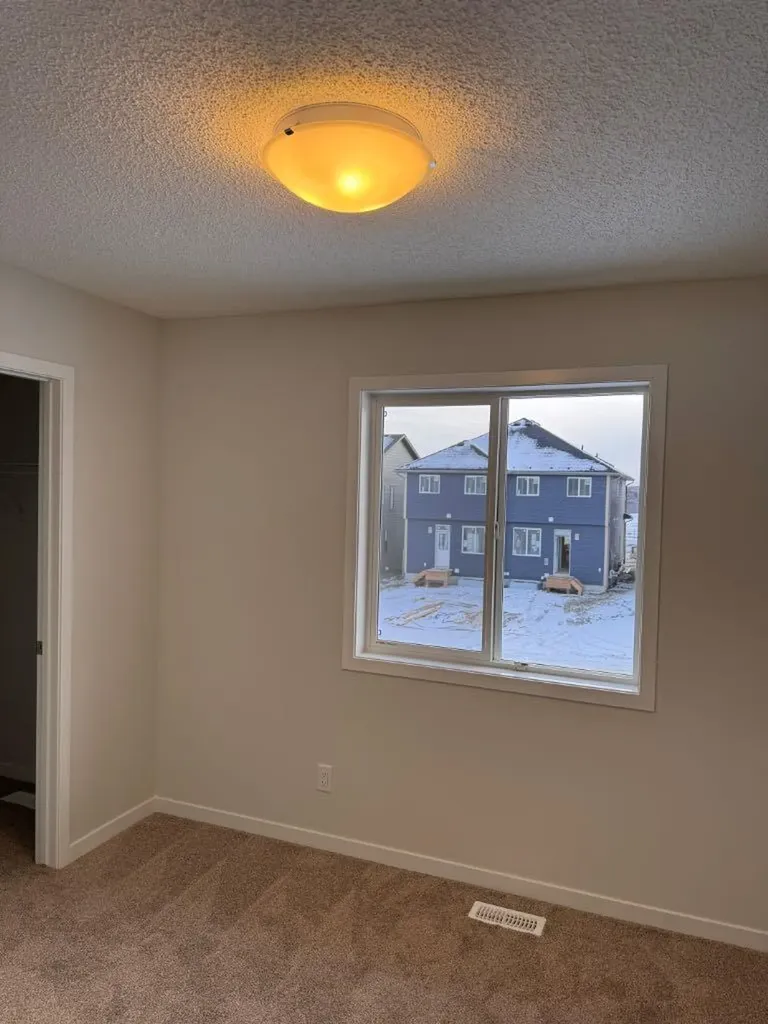 17 Setonvista Gate SE Calgary AB T3M4A3