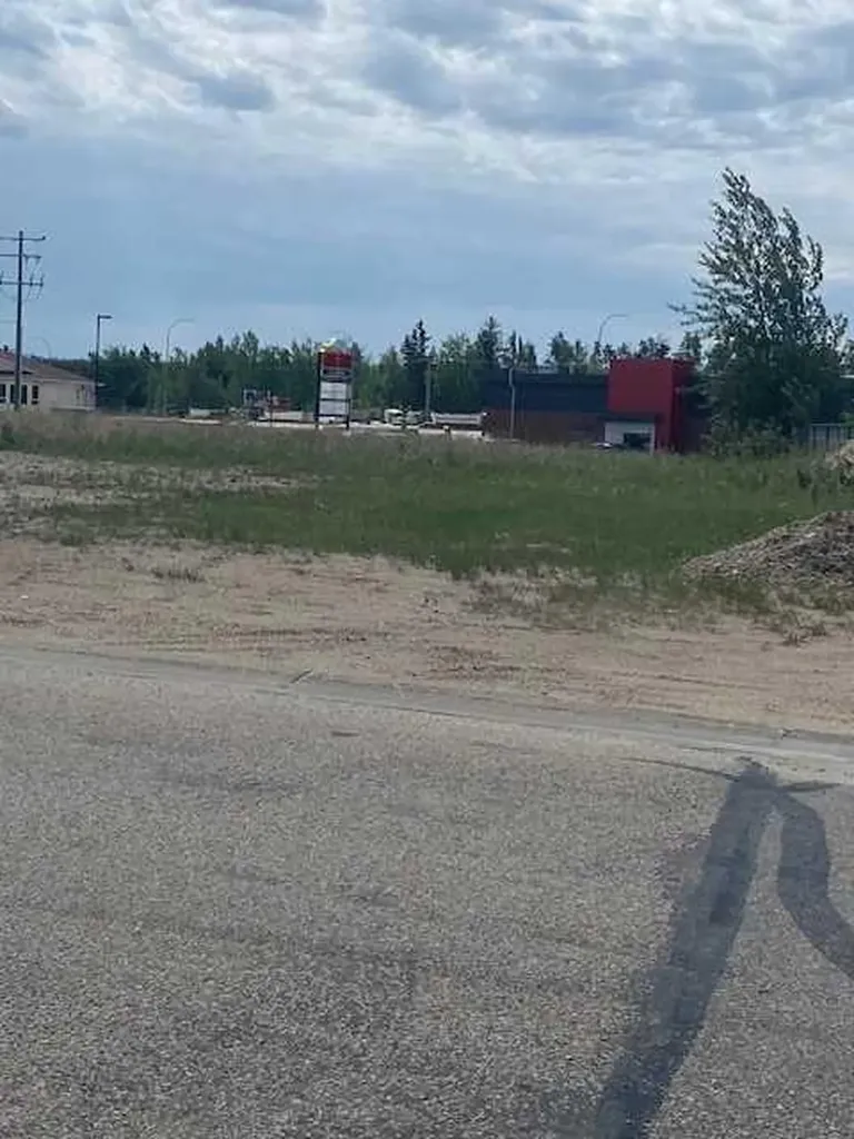 3507 35 Avenue Whitecourt AB T7S 0B5