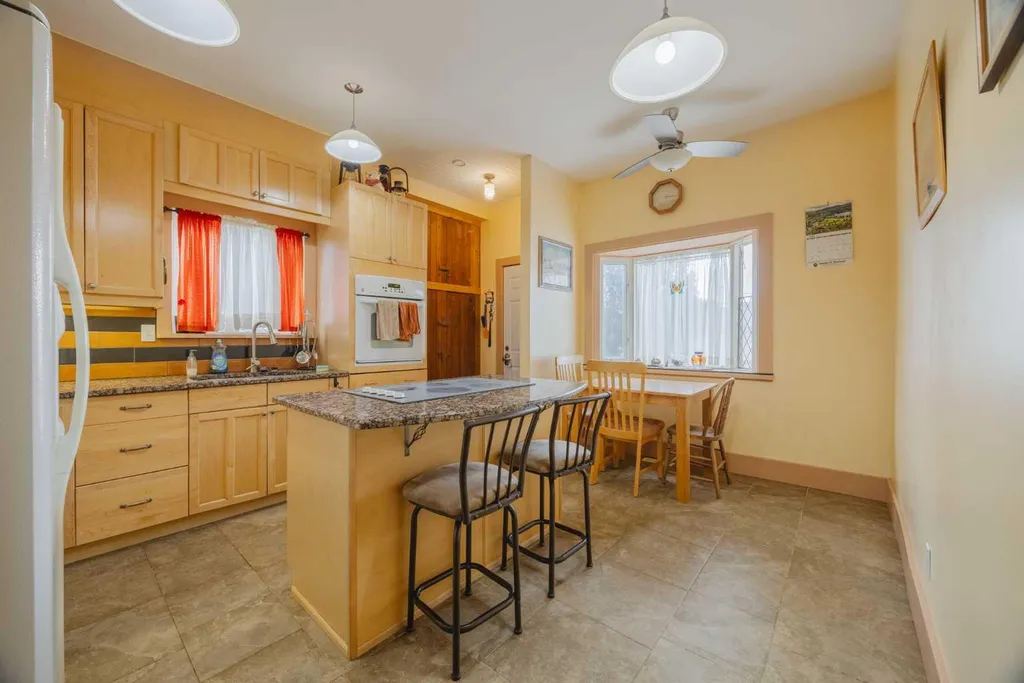 15 Elma Street W Okotoks AB T1S 1J7