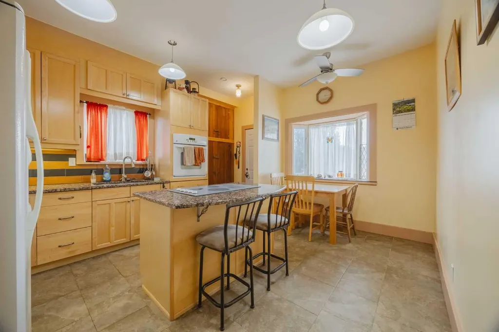 15 Elma Street W Okotoks AB T1S 1J7