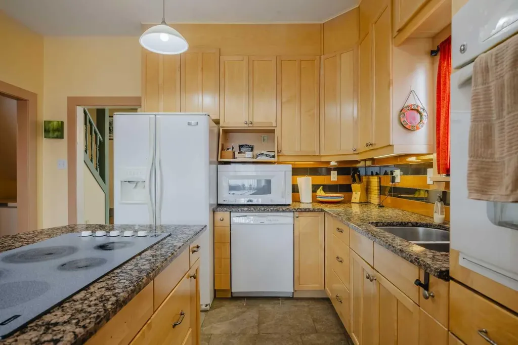 15 Elma Street W Okotoks AB T1S 1J7