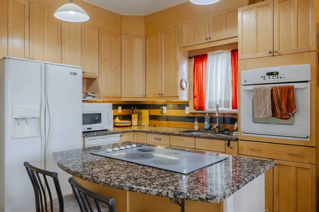 15 Elma Street W Okotoks AB T1S 1J7