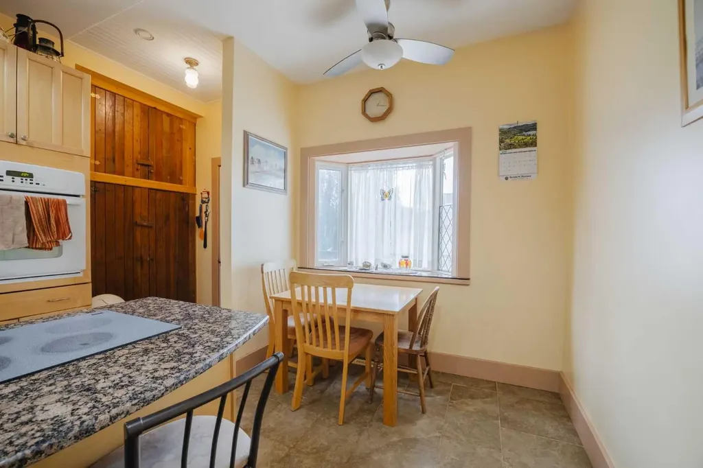 15 Elma Street W Okotoks AB T1S 1J7