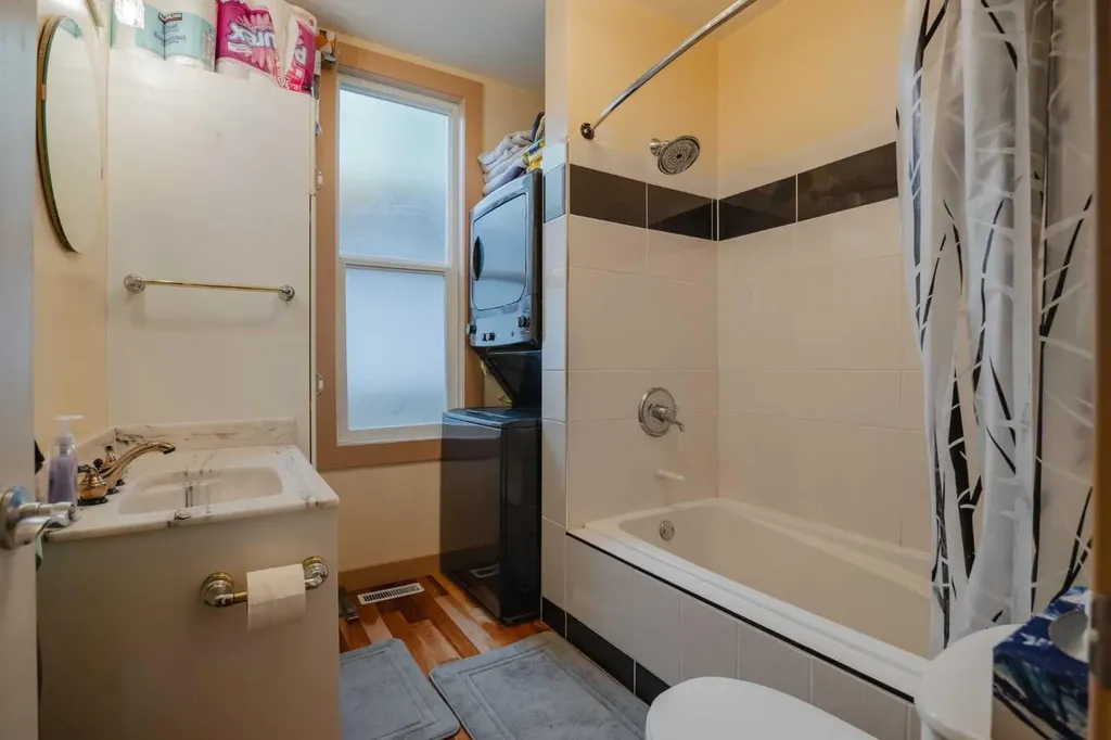 15 Elma Street W Okotoks AB T1S 1J7