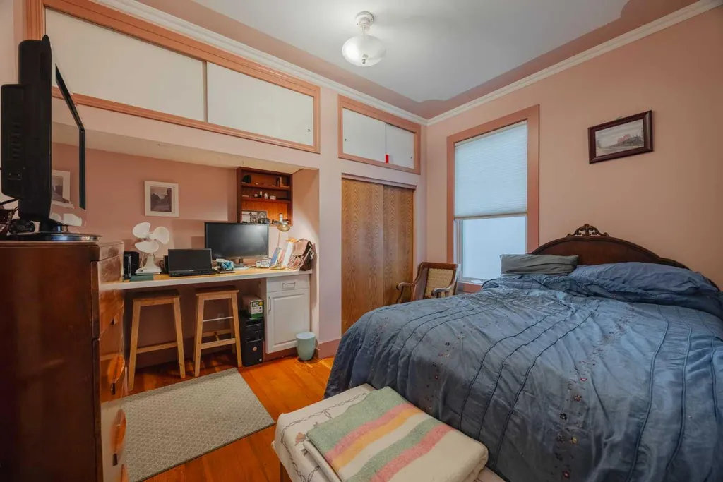 15 Elma Street W Okotoks AB T1S 1J7