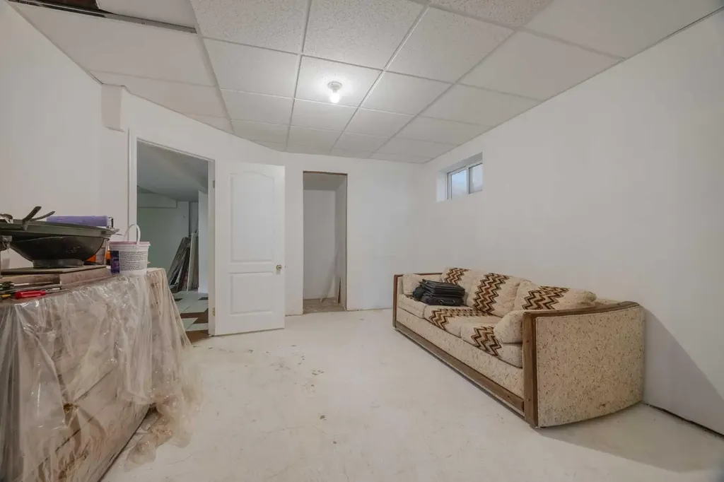 15 Elma Street W Okotoks AB T1S 1J7