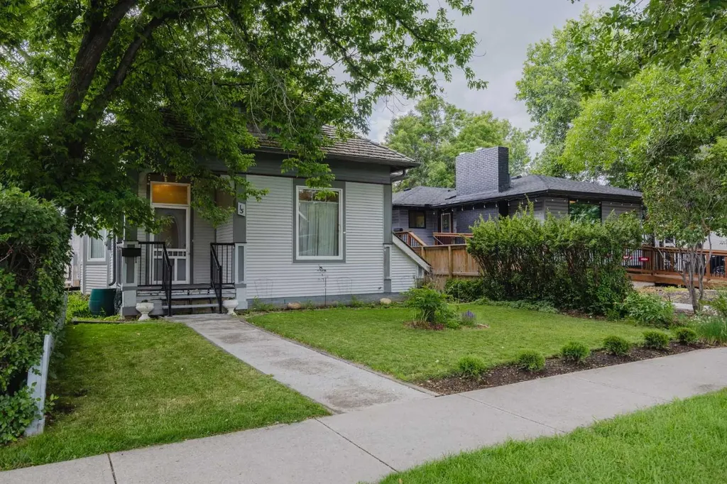 15 Elma Street W Okotoks AB T1S 1J7