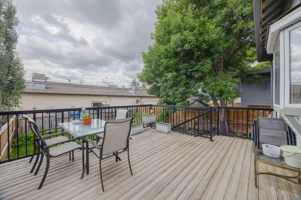 15 Elma Street W Okotoks AB T1S 1J7