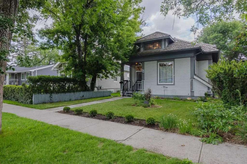 15 Elma Street W Okotoks AB T1S 1J7