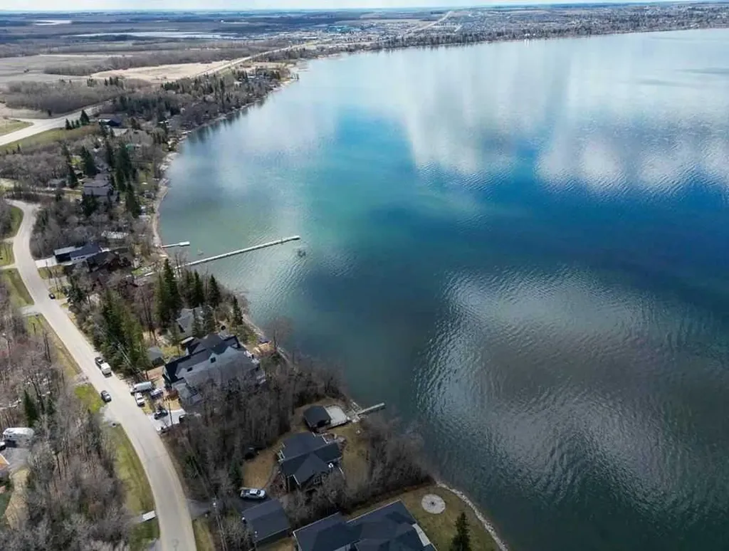 10 Iron Gate Boulevard Sylvan Lake AB T4S 2J7