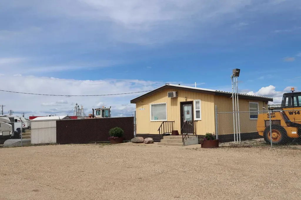 6402 42 Avenue Ponoka AB T4J 1J8