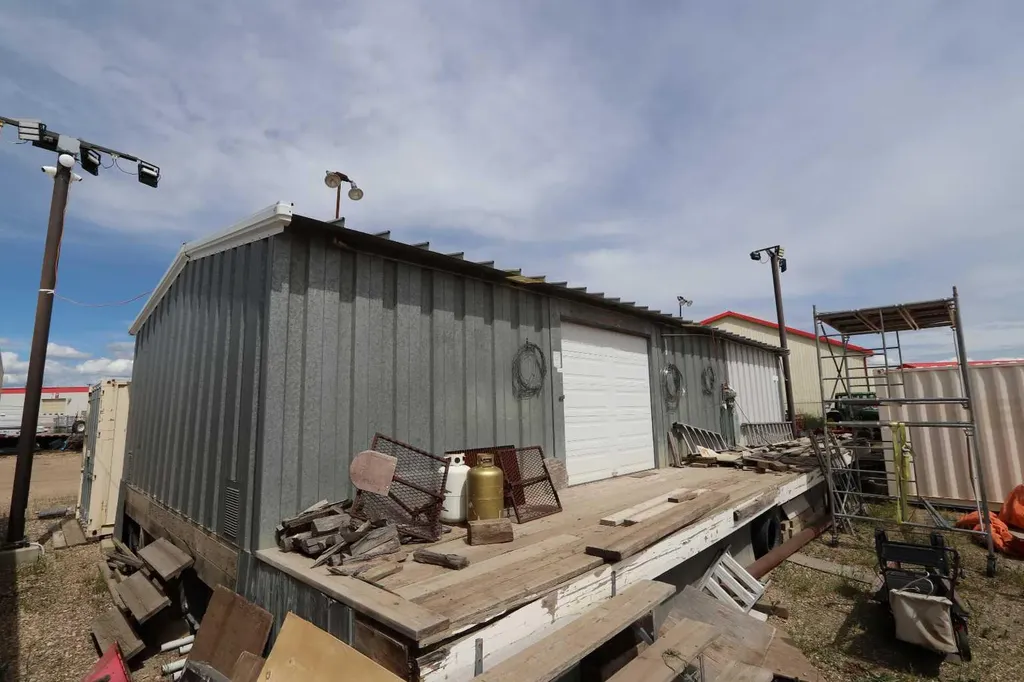 6402 42 Avenue Ponoka AB T4J 1J8