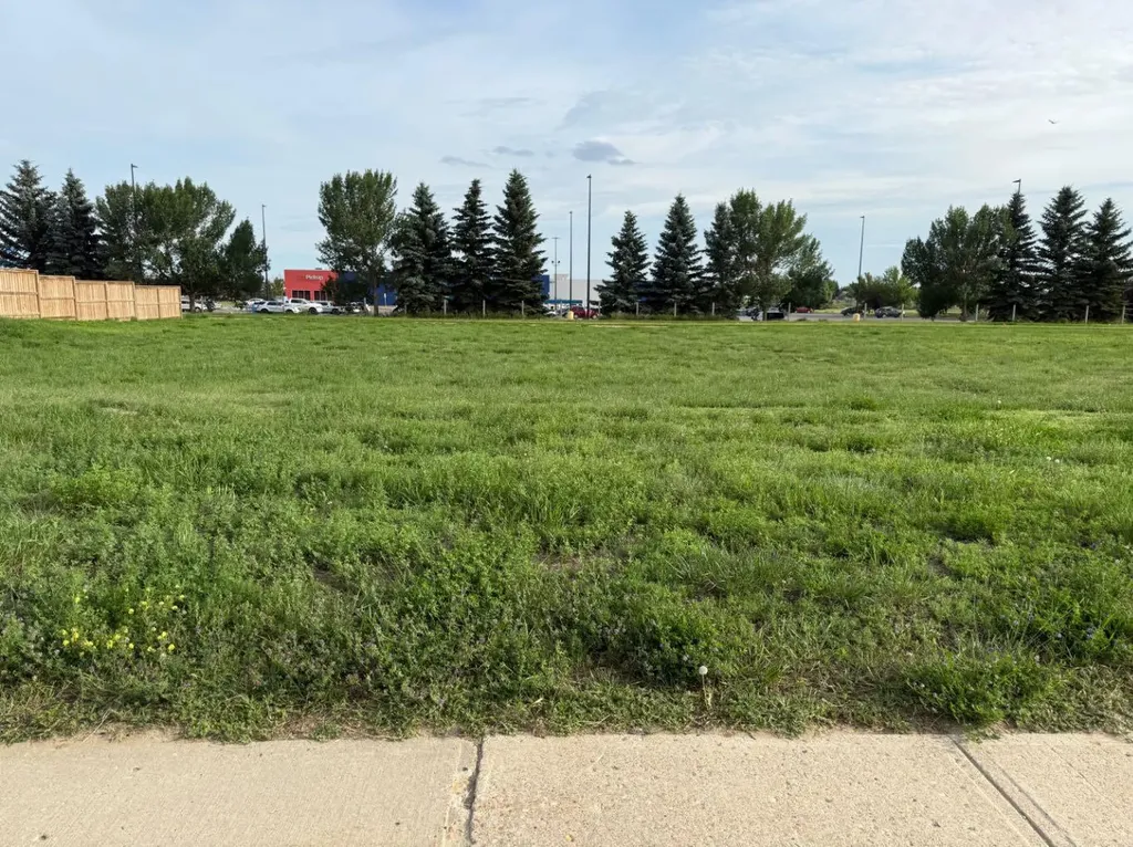 85 Upland Boulevard NW Brooks AB T1R 0R3