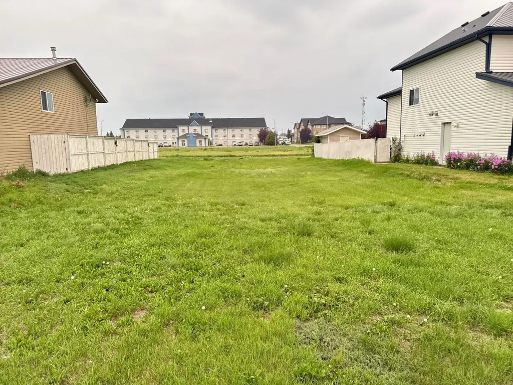 132 Upland Avenue W Brooks AB T1R1M9