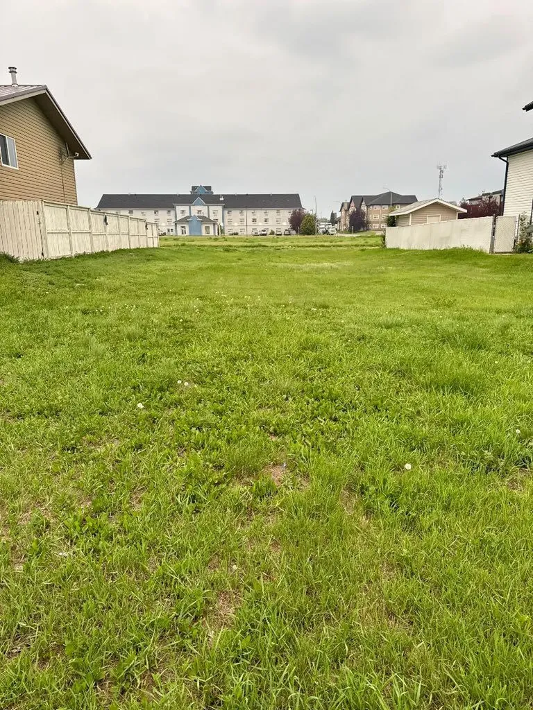 132 Upland Avenue W Brooks AB T1R1M9