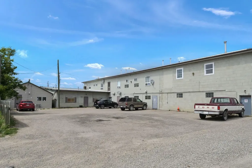5001-05 49 Avenue Olds AB T4H1W9