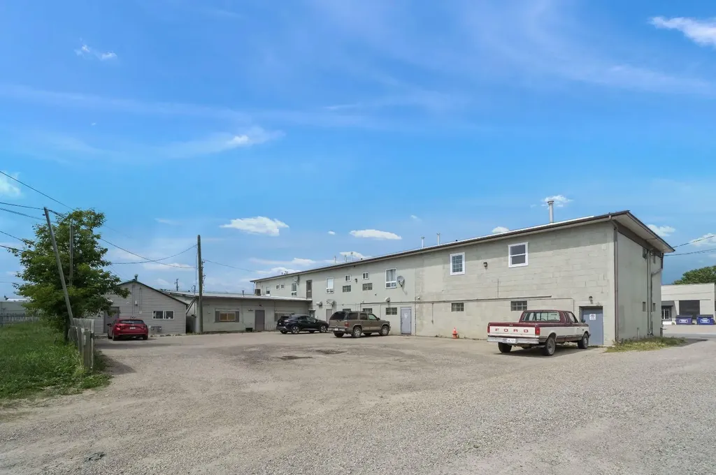 5001-05 49 Avenue Olds AB T4H1W9