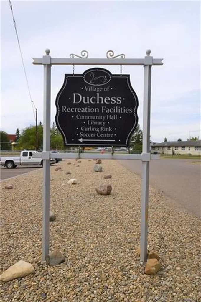 400 Howe Avenue E Duchess AB T0J 0Z0