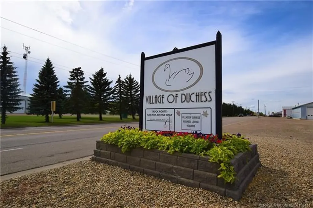 400 Howe Avenue E Duchess AB T0J 0Z0