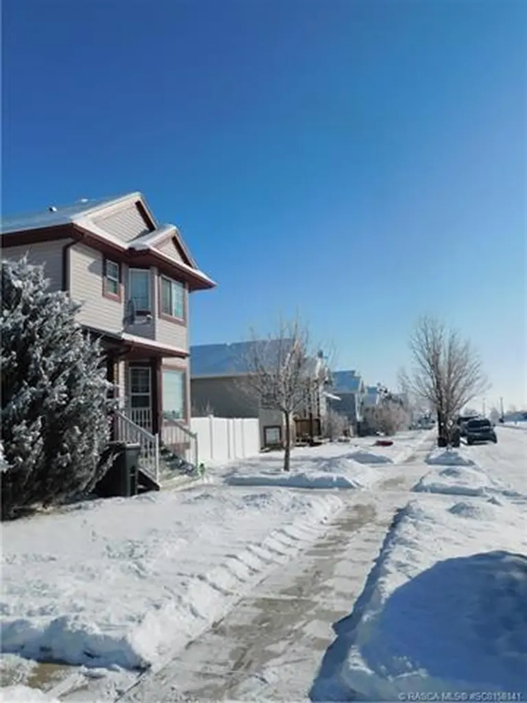 400 Howe Avenue E Duchess AB T0J 0Z0