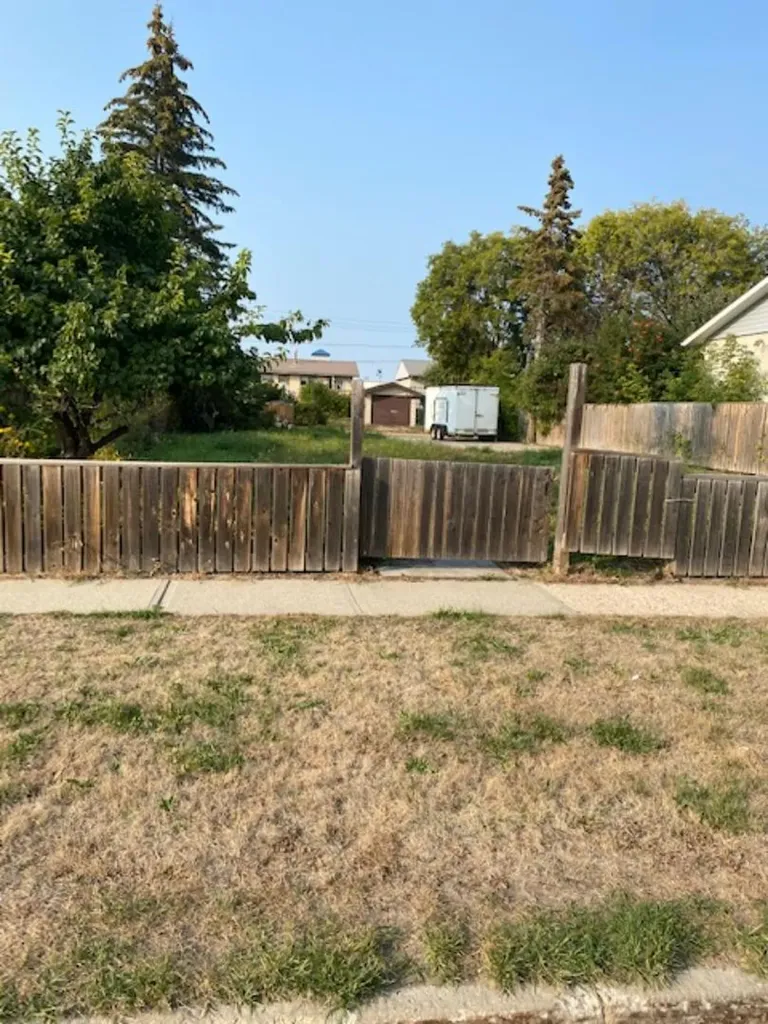 4740 51 Avenue Whitecourt AB T7S 1W6