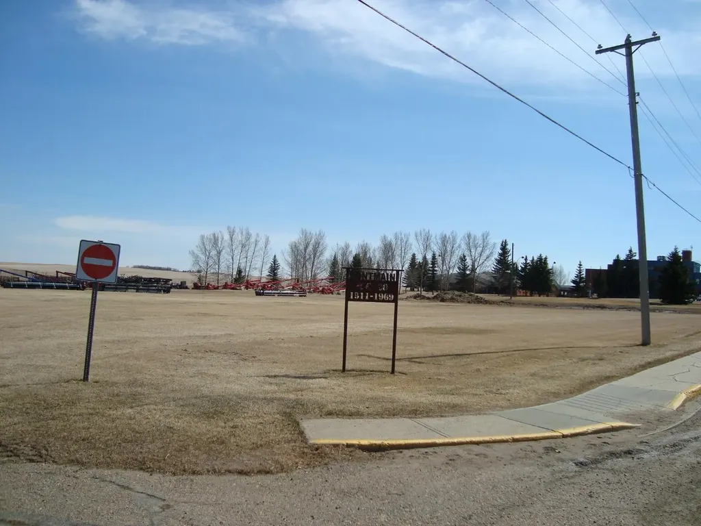 207,209 Main Street Trochu AB T0M 2C0
