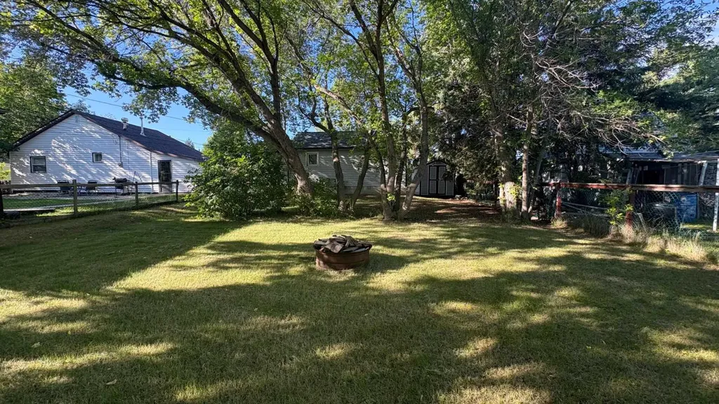 1206 6 Avenue Wainwright AB T9W 1G2