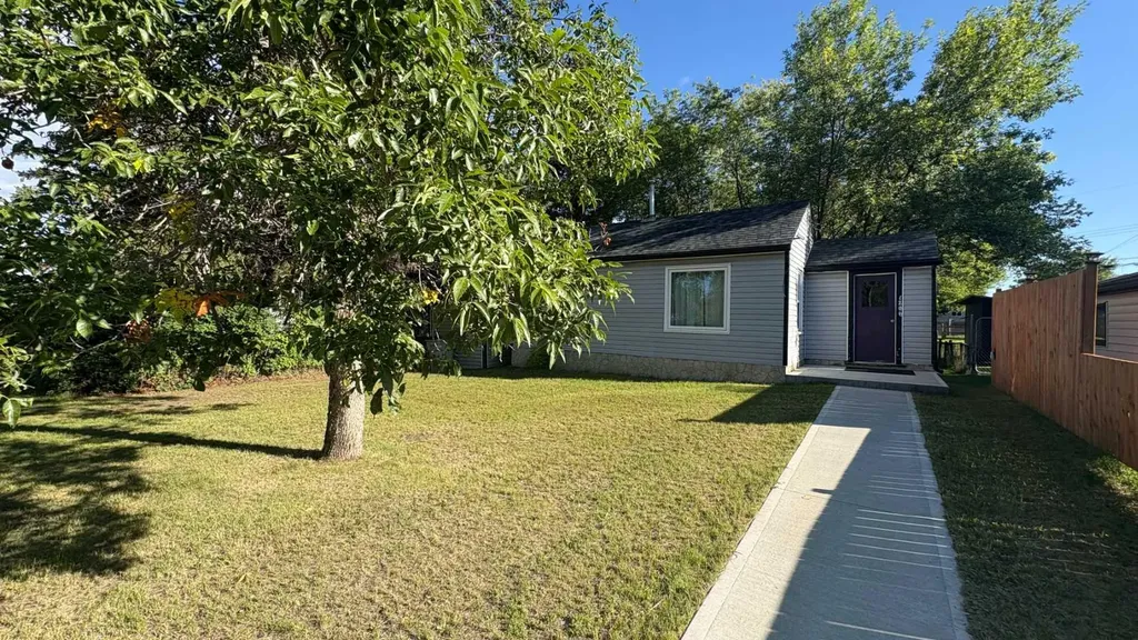 1206 6 Avenue Wainwright AB T9W 1G2